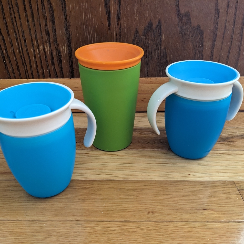2 Munchkin Miracle 360 Trainer Spoutless Sippy Cups Lot 2 With Handles / 3rd cup